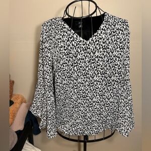 size medium womens shirt blouse long sleeved black white  career